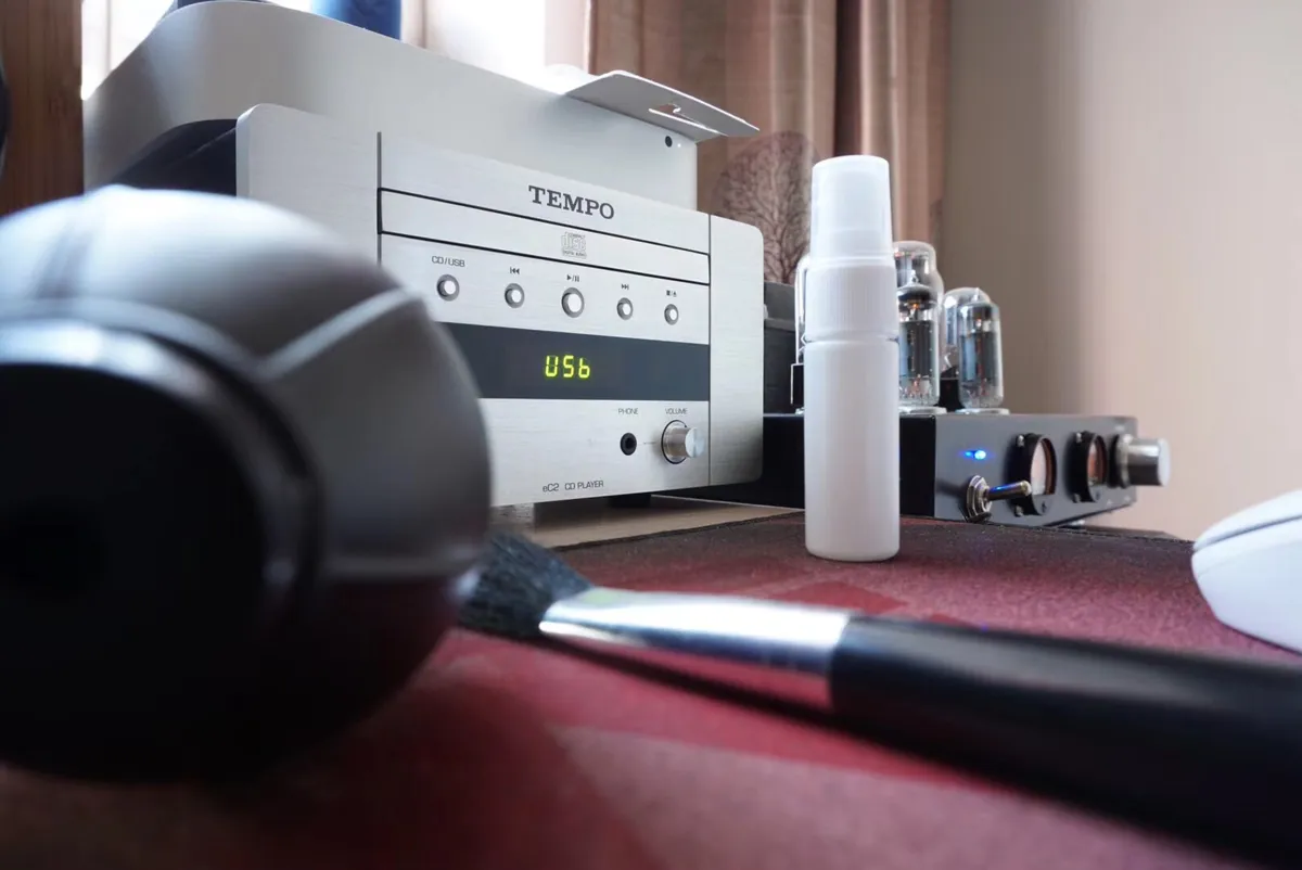 书房里的橘色暖光